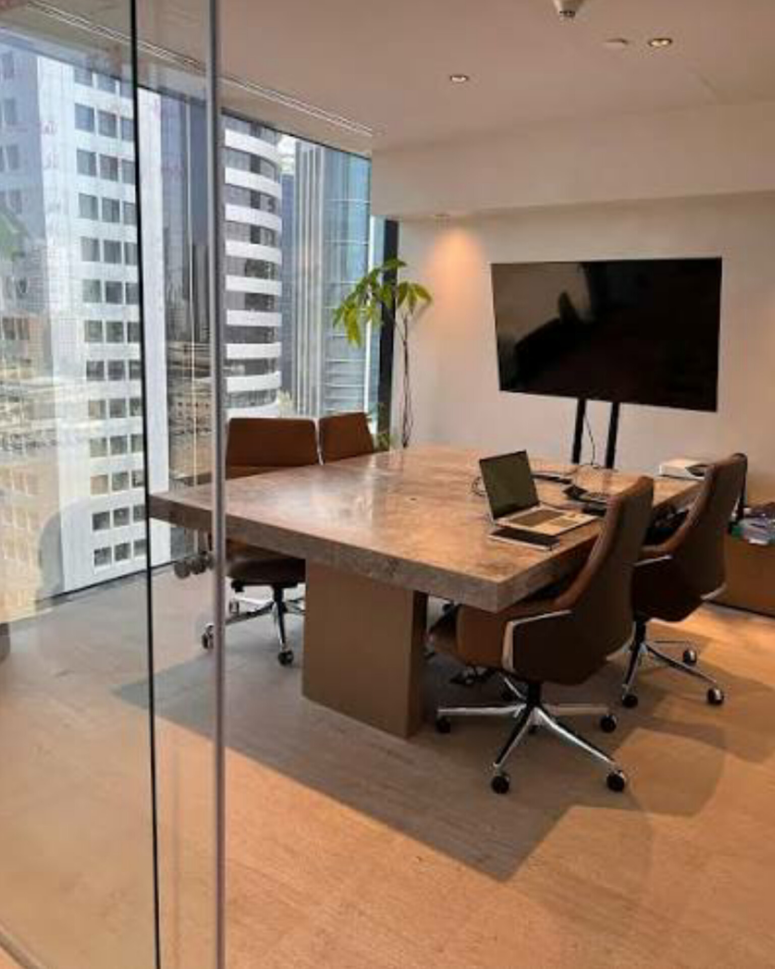 دهان مكتب تجاري